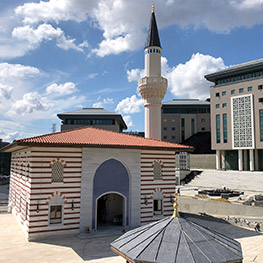 Torunlar Gyo Bezm-i Alem Üniversitesi Cami